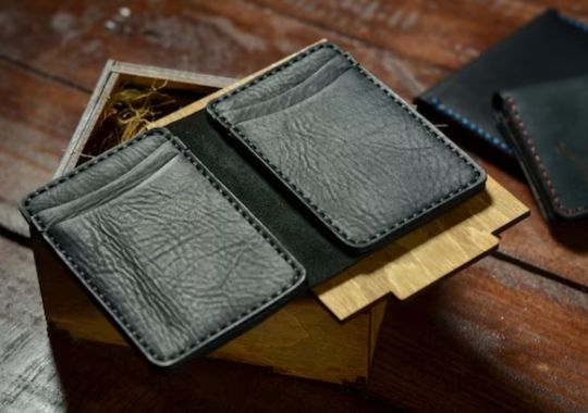 Minimalist leather wallet.