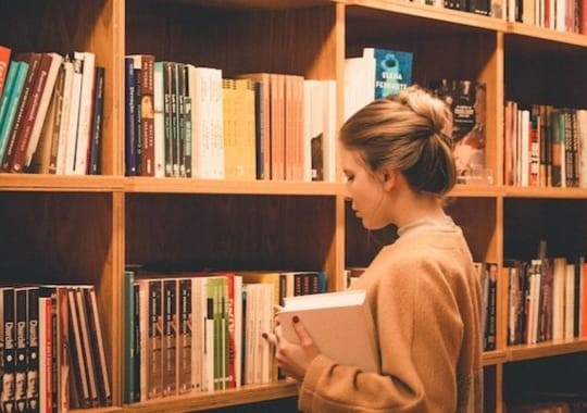 A woman packing books in the library. 