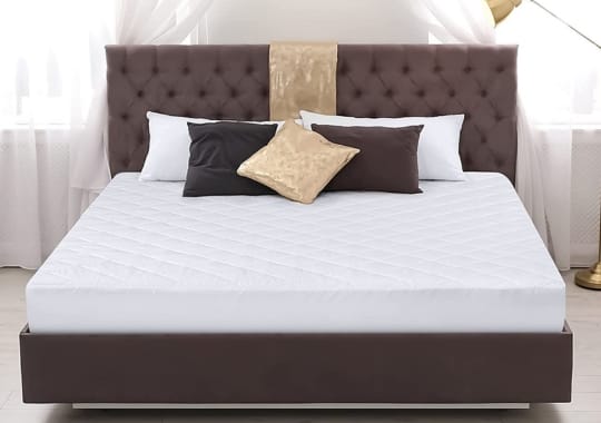 Utopia Bedding Quilted Fitted Mattress Pad.